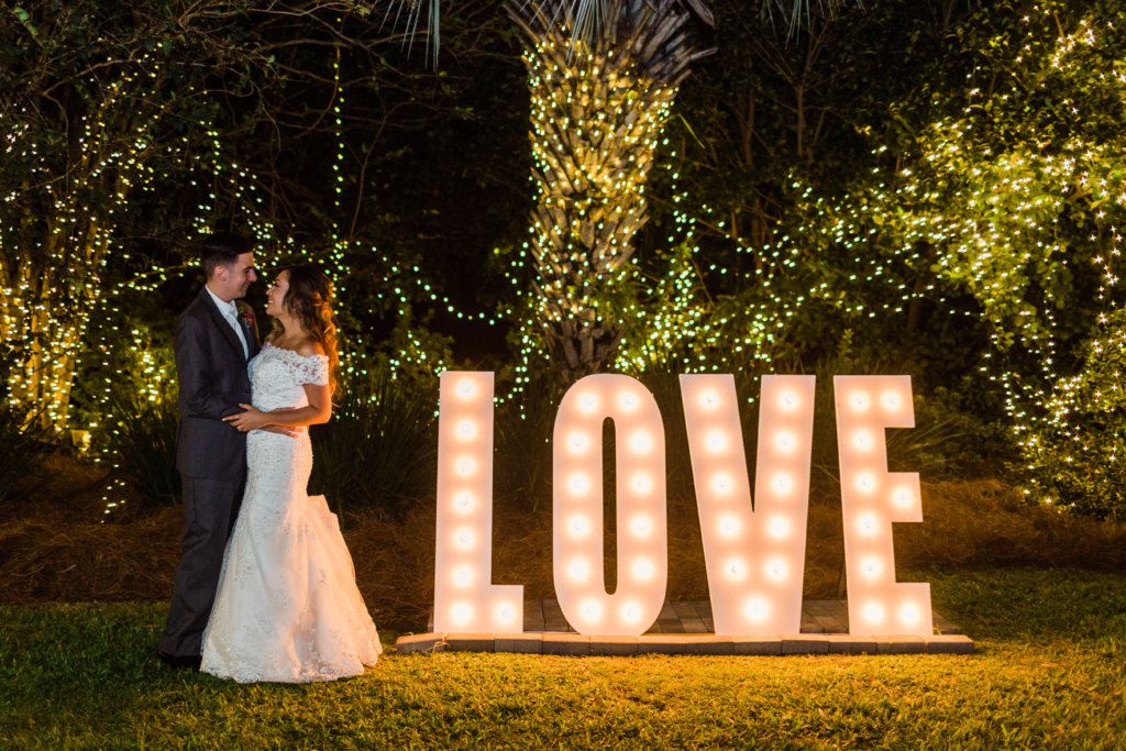6 ways to illuminate your outdoor wedding 