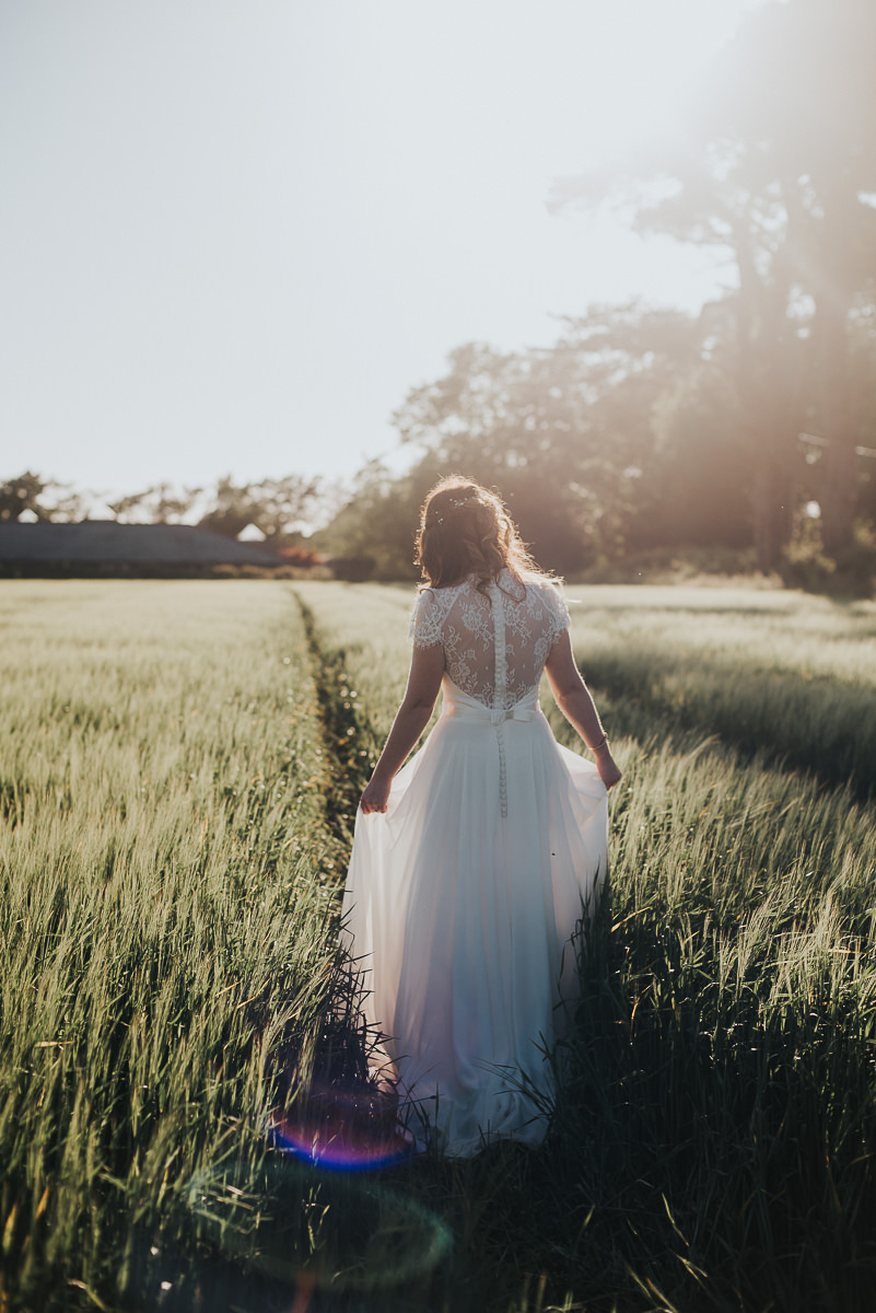 10 Simple Wedding Dress Ideas For The Minimalist Bride | Cocomelody Mag