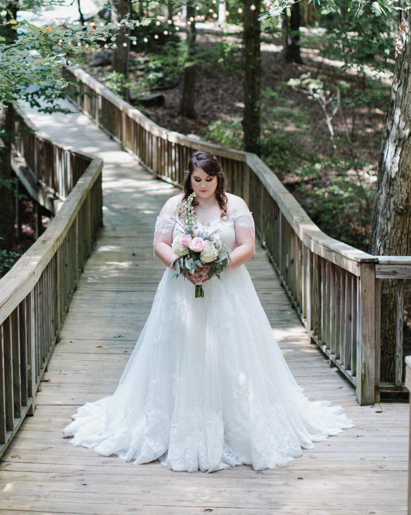 5 Pretty Plus Size Wedding Dress Ideas For Curvy Brides