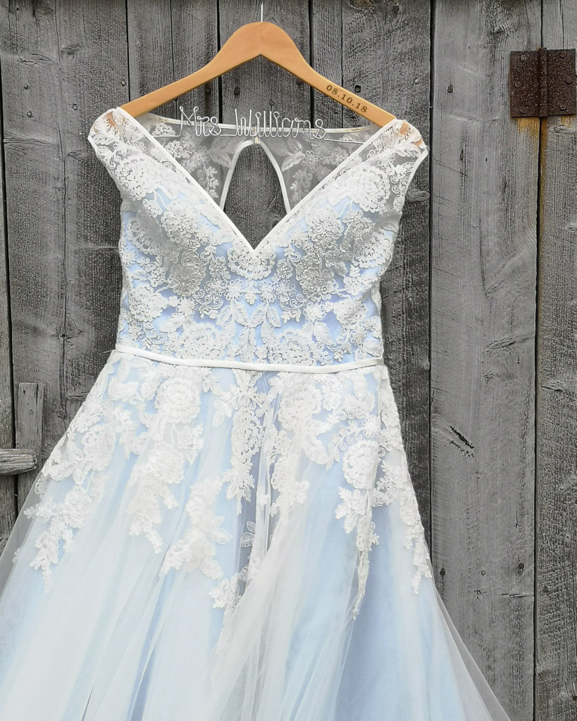 LD3932 – A-line v-neck wedding dress with chapel train