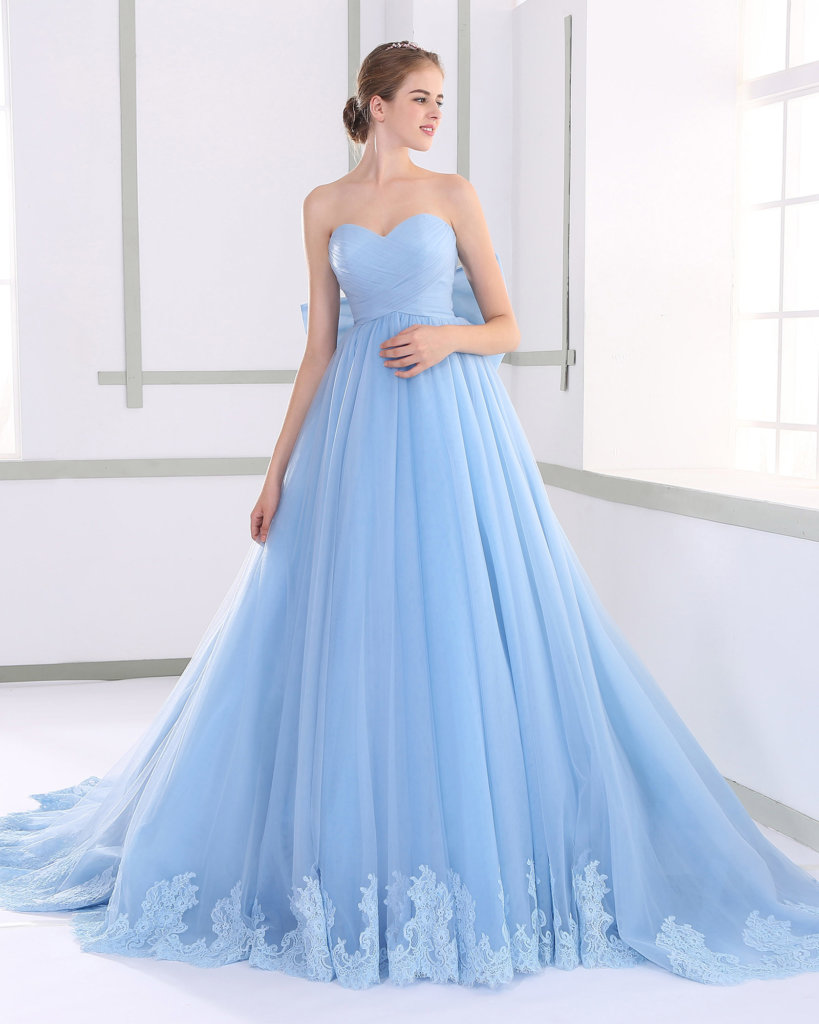 6 Fantastic Blue Wedding Dresses for a Romantic Celebration