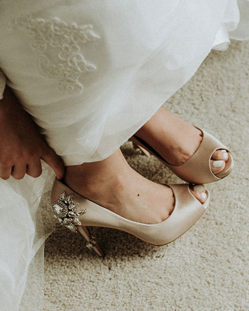 5 Tricks to Ensure Your Wedding Dress Won't Pool on the Floor If You Change Shoes During the Reception