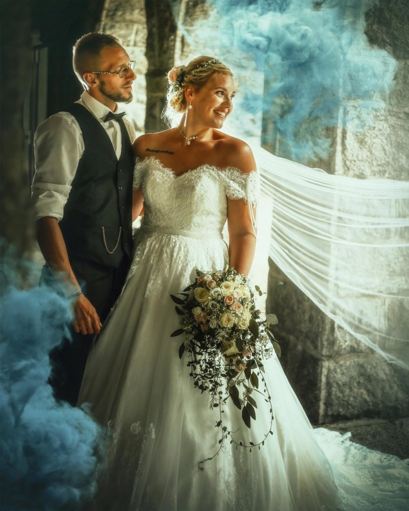 How to Use Smoke Bombs for Wedding Photography - Tips for Amazing Wedd