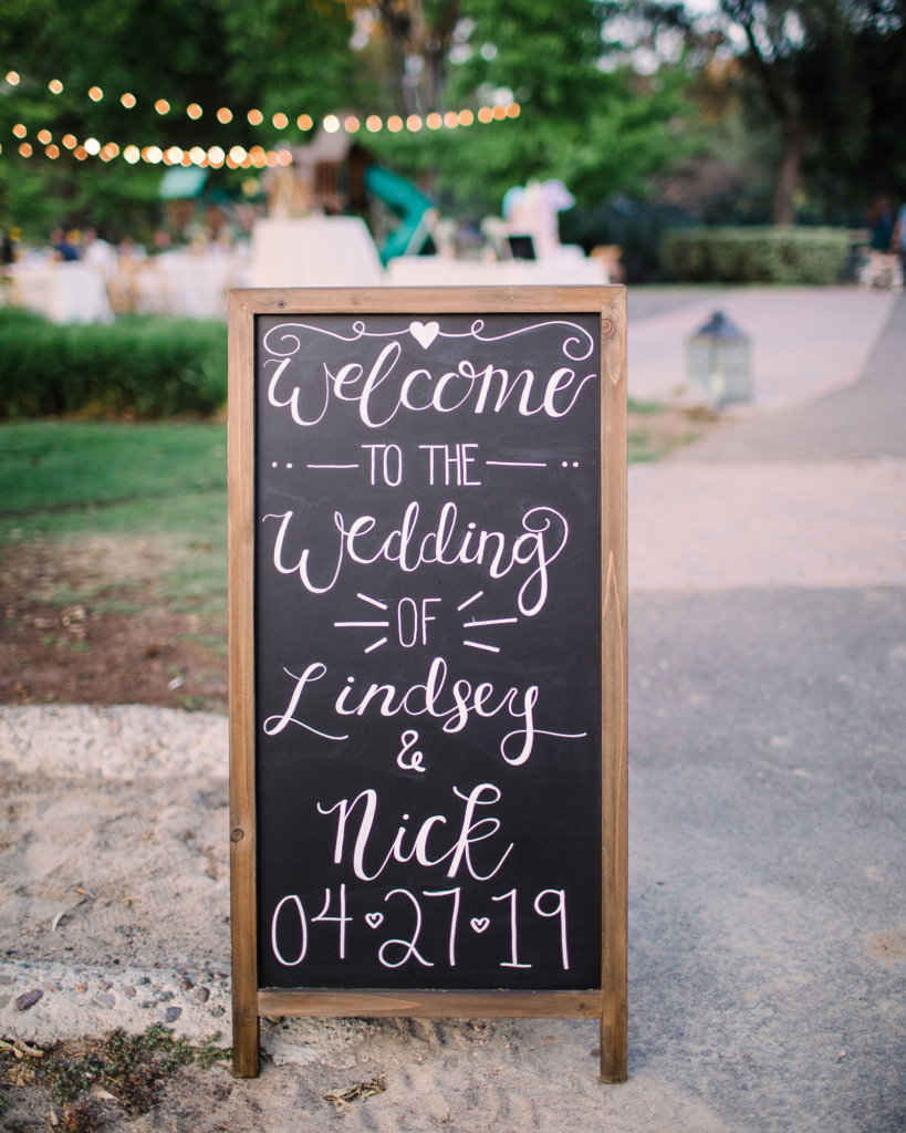 to have a very outdoorsy and country/rustic style wedding!