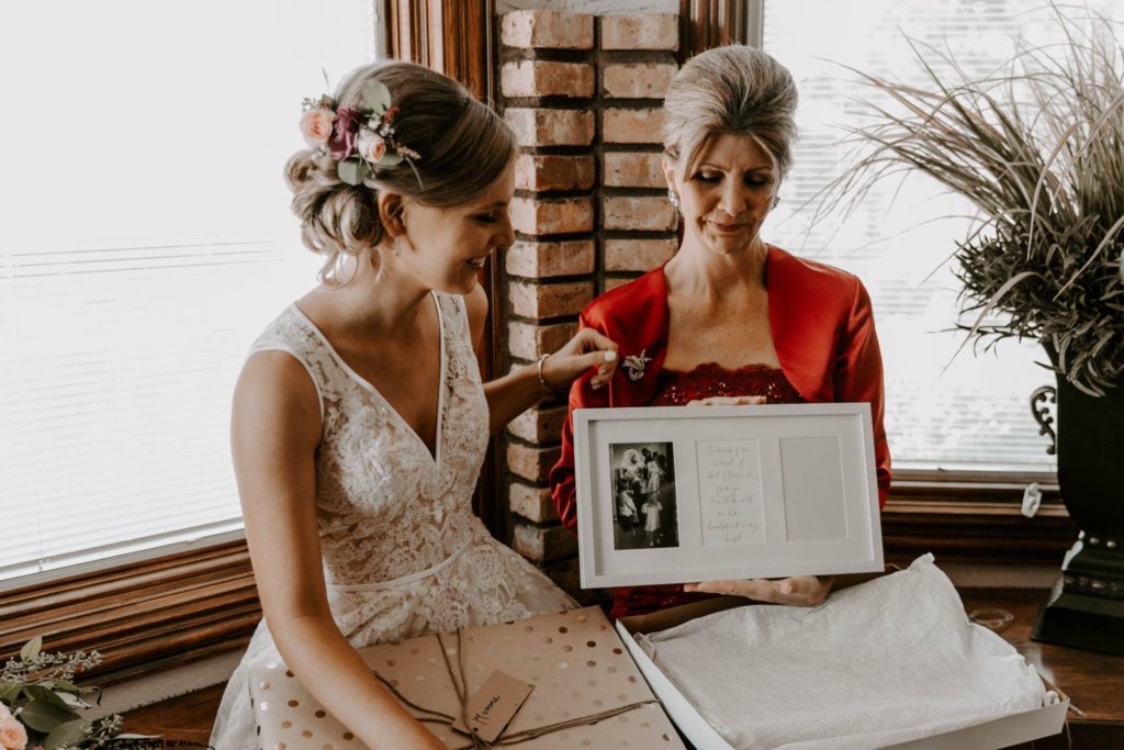 8 Sweet Ways to Include Your Mom at Your Wedding