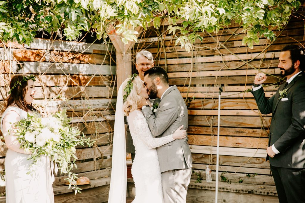 6 Tips to Have a Memorable First Kiss at the End of Your Wedding Ceremony