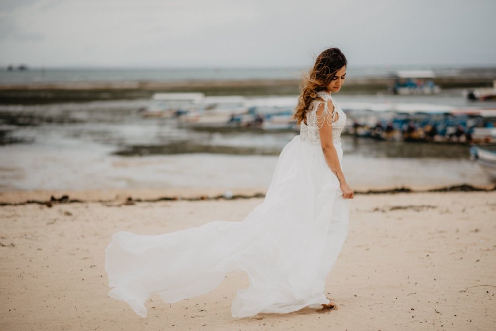 6 Casual Wedding Dress Styles for A Laid-Back Big Affair