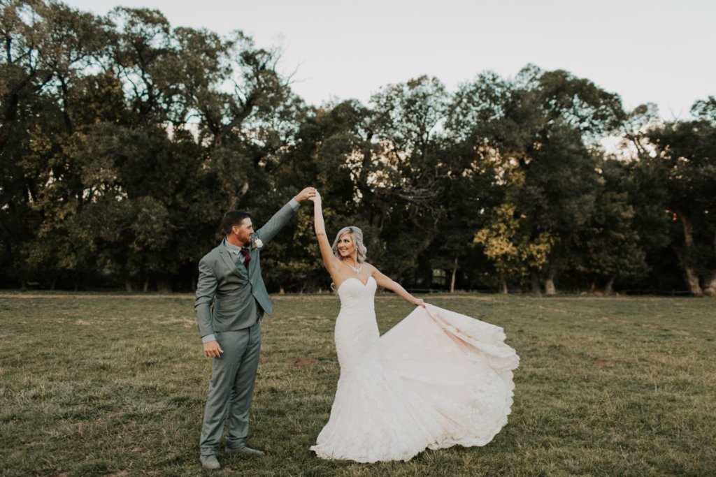 How to Dance Like A Pro If You Are Wearing Mermaid Wedding Dress