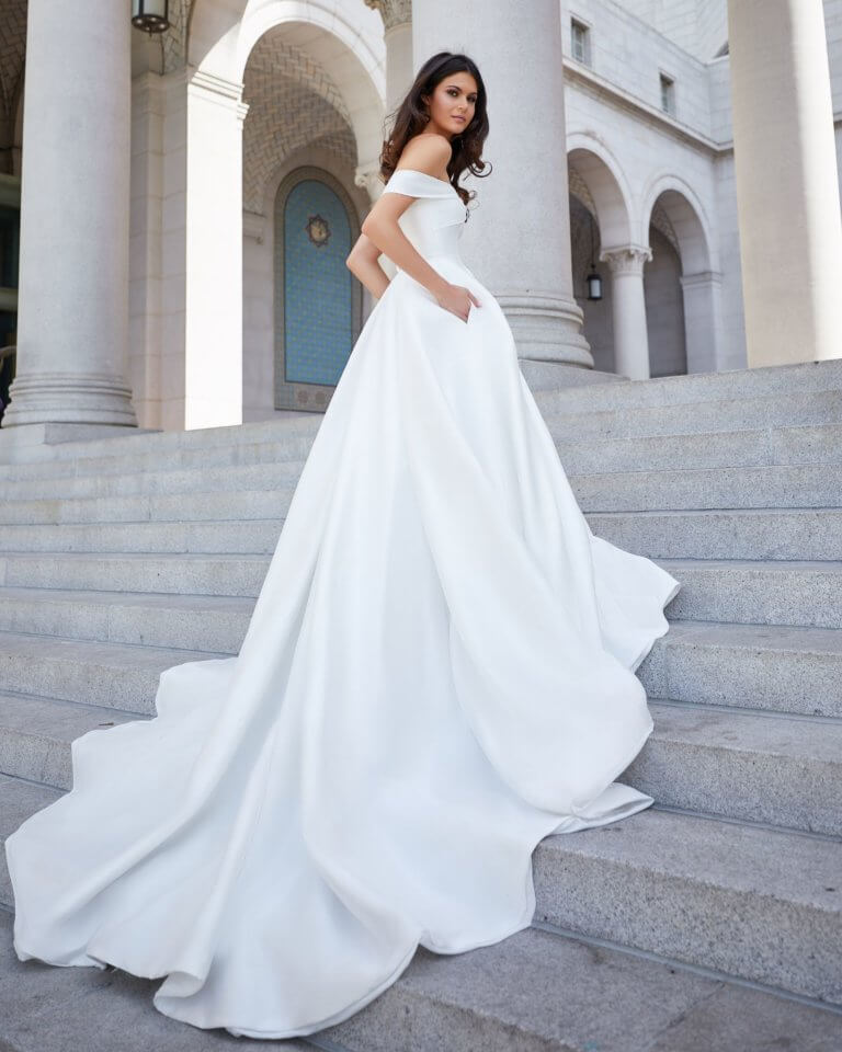 7 Classic A-line Wedding Dresses For The Minimalist Bride