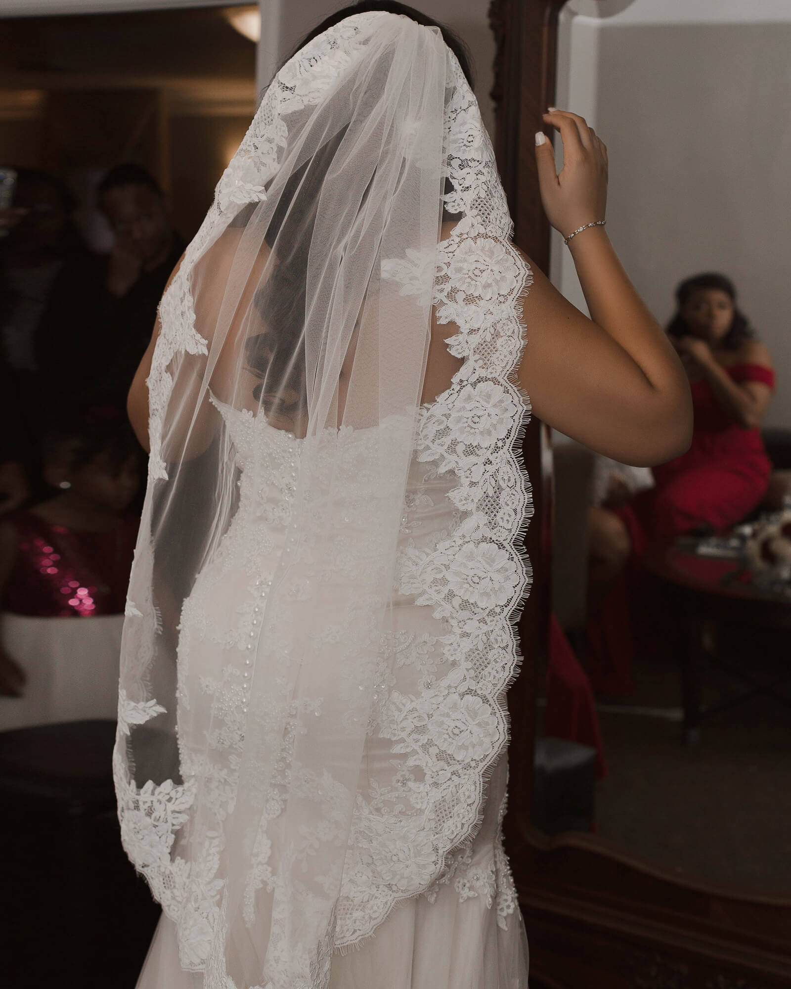 Customized Matching Veil! How Stunning!