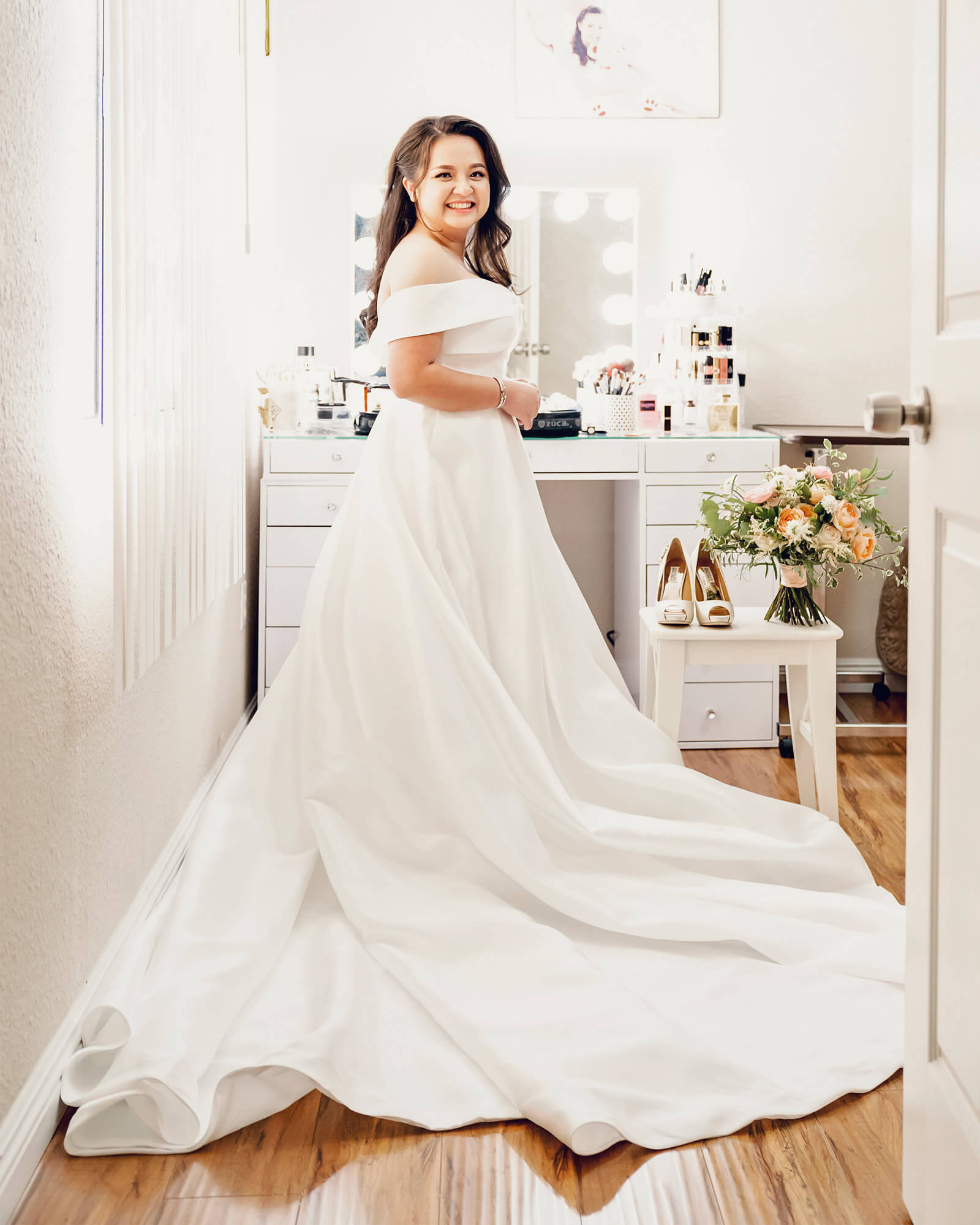 We are in love with Kathlynn's classic & timeless bridal look!