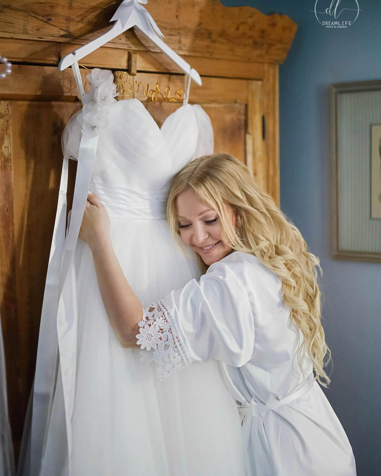 Getting Ready Moment, Don't forget to have a picture with your dream dress!