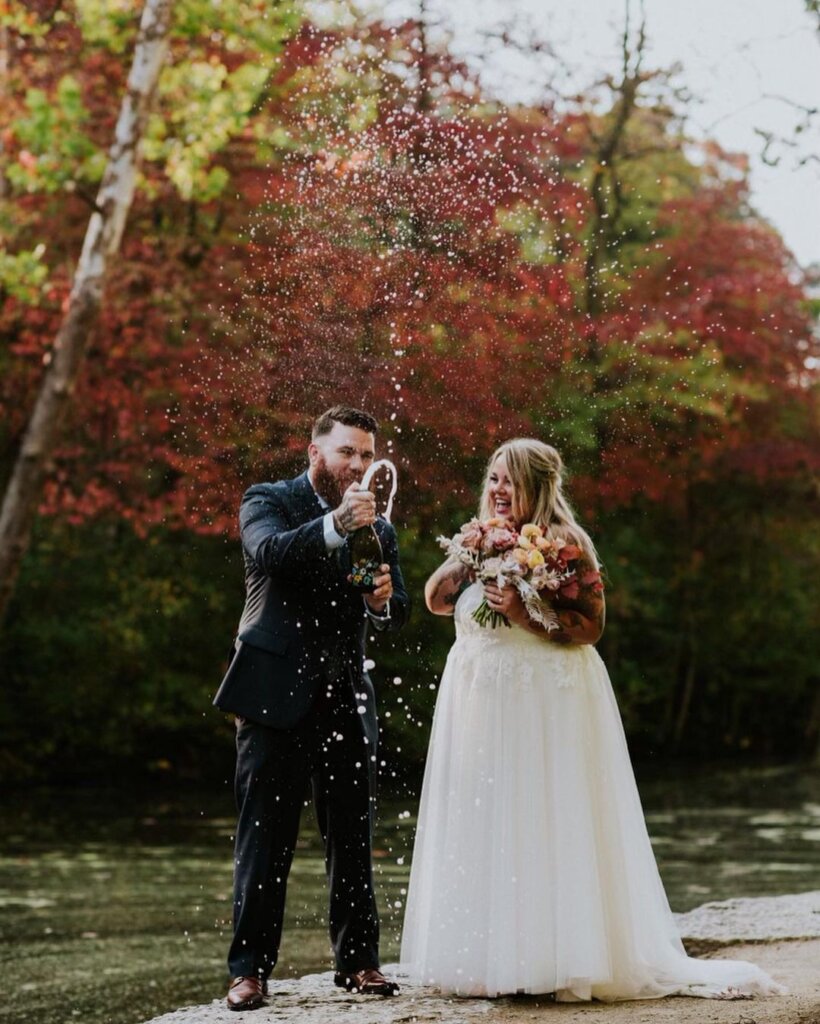 cocomelody LD5833 Robe de mariée trapèze en tulle avec train à balayage et train avec un service de dimensionnement personnalisé si une taille plus ou d'autres ajustements sont nécessaires.