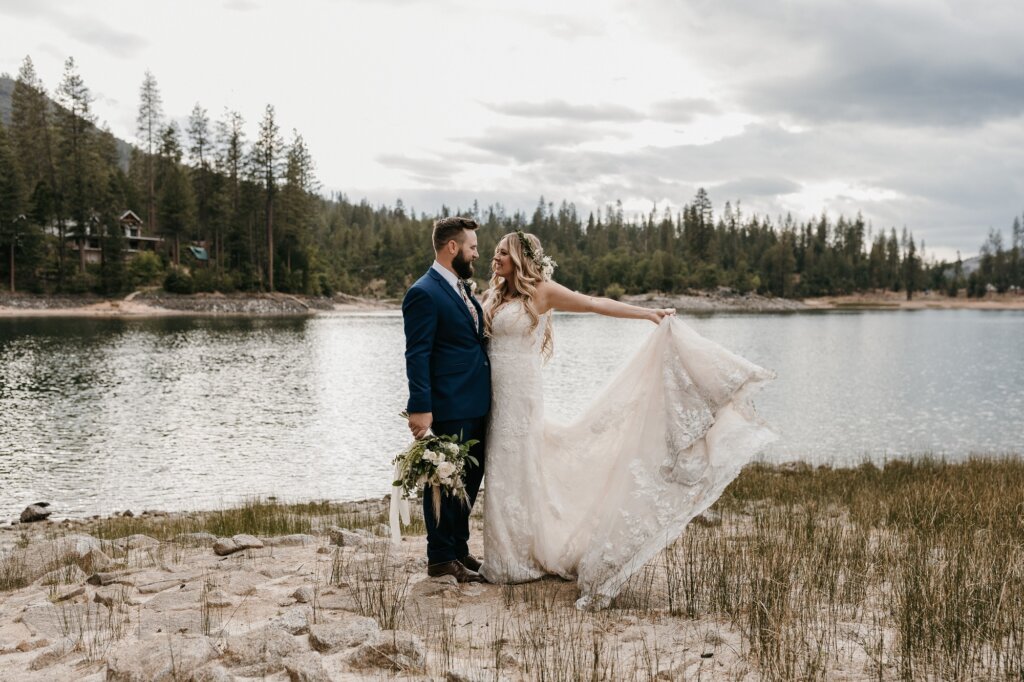Robe de mariée en dentelle sirène personnalisée LD5808, mariage au bord du lac, charmante photo de mariage