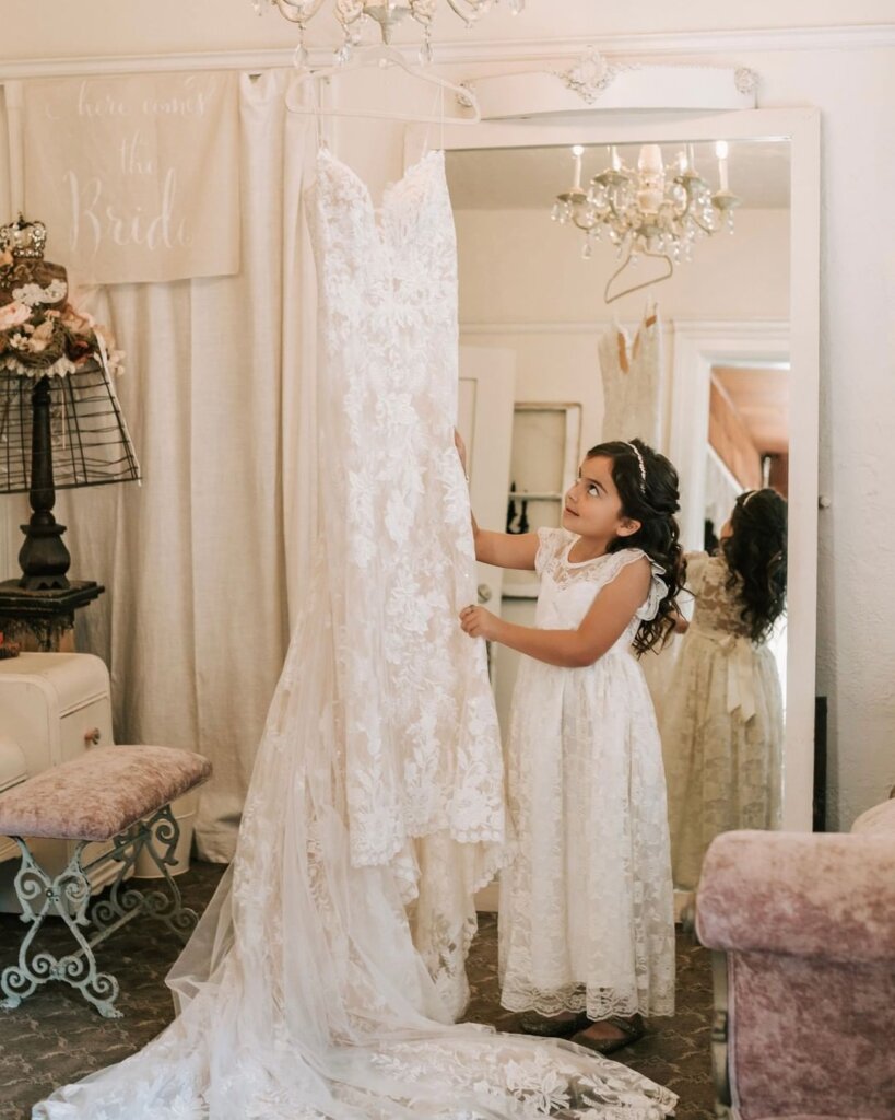 flower girl and the dress