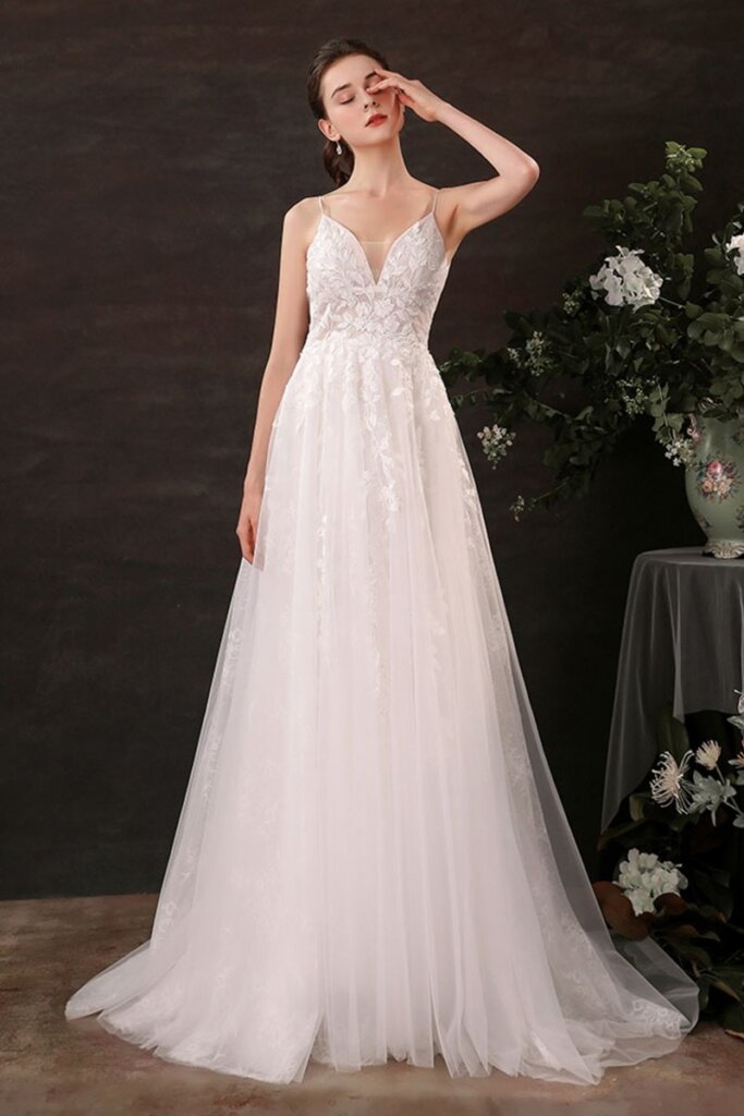 dress CW2685, straight out of a fairy tale and perfect for your big day but on a smaller budget. It’s fancy, budget-friendly, and totally timeless. 