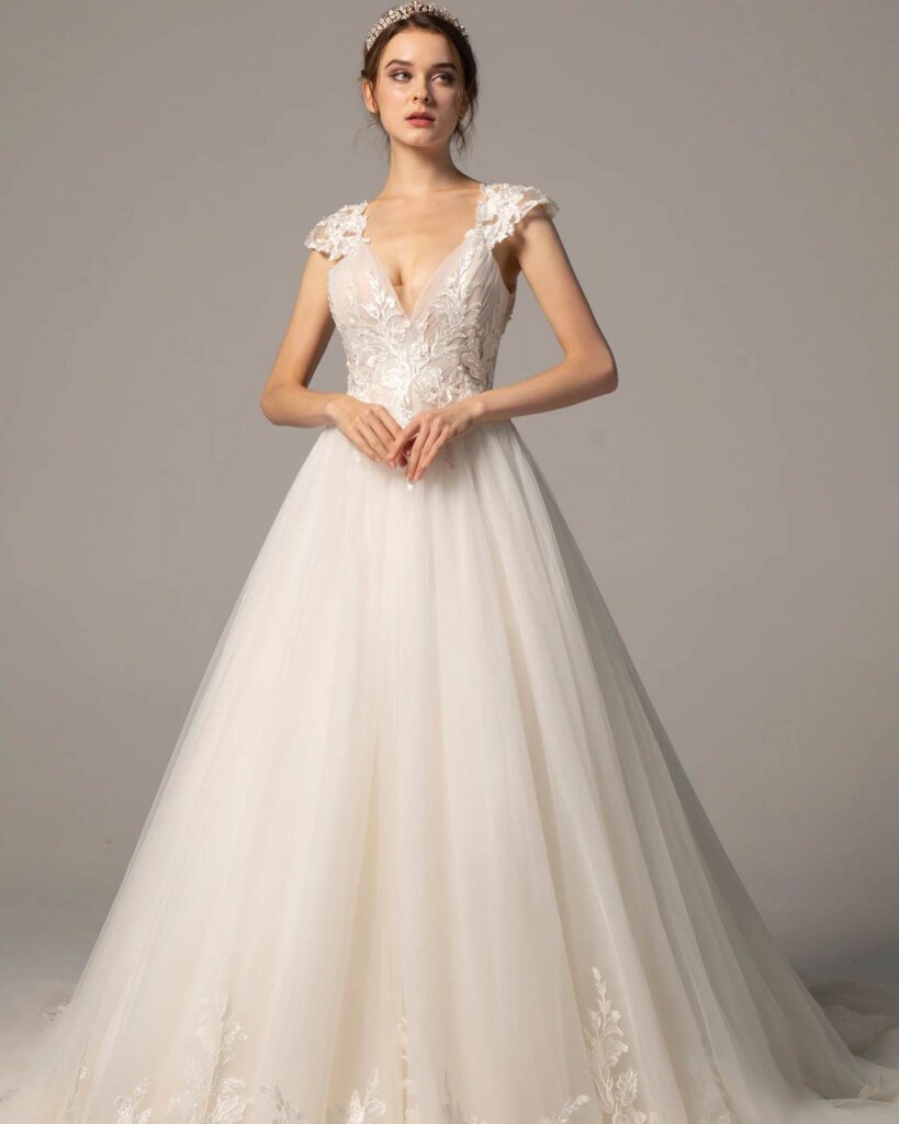 elegant classic wedding dress
